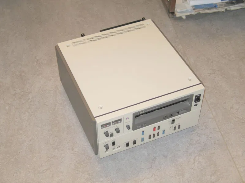Sony EVO-9800 Hi8 8mm Videocassette Recorder - AS IS - NTC Tech